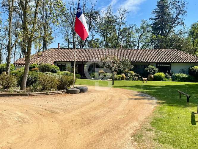 Casona de campo en Rapel, con parque y orilla. CBG