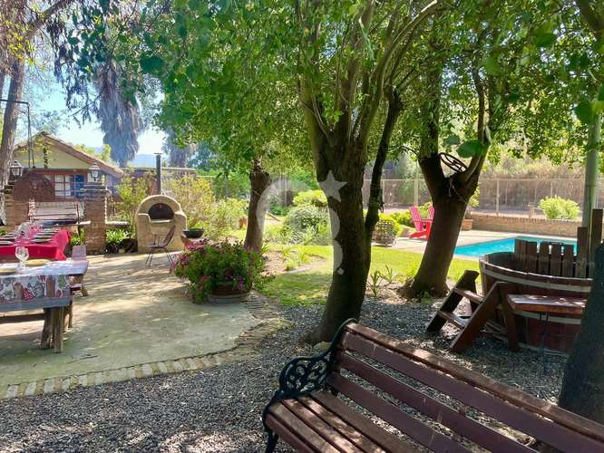 Casona de campo en Rapel, con parque y orilla. CBG