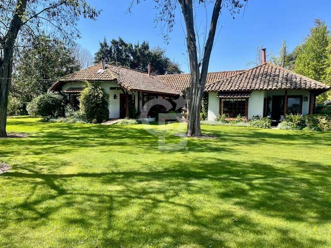 Casona de campo en Rapel, con parque y orilla. CBG