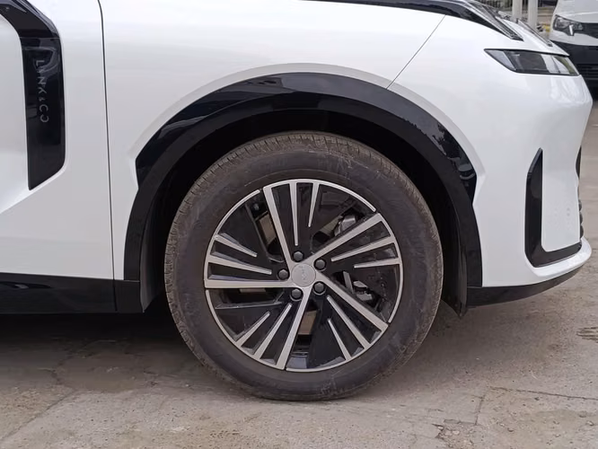 LYNK&CO 08 2027 - Imagen 6