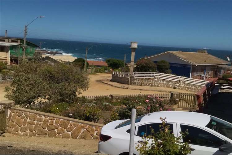 CASA  CON VISTA AL MAR Y PISCINA