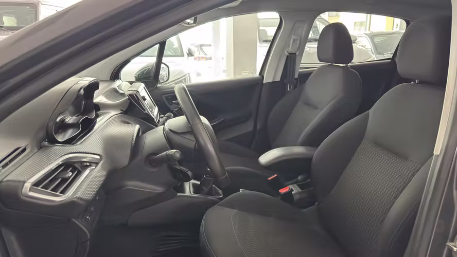 Peugeot	208	Blue HDI 100 1.5 año 2021-$9.900.000 - Imagen 6