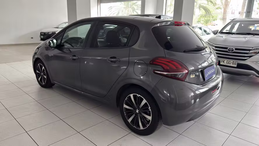 Peugeot	208	Blue HDI 100 1.5 año 2021-$9.900.000 - Imagen 5