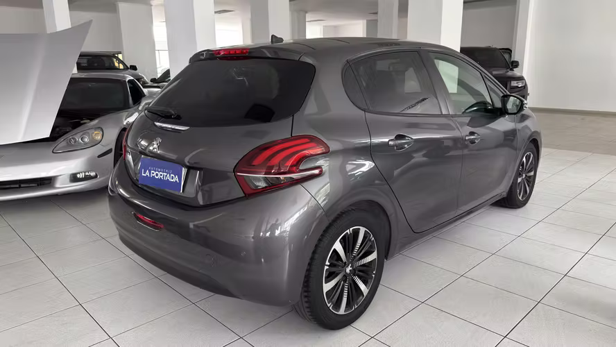 Peugeot	208	Blue HDI 100 1.5 año 2021-$9.900.000 - Imagen 4