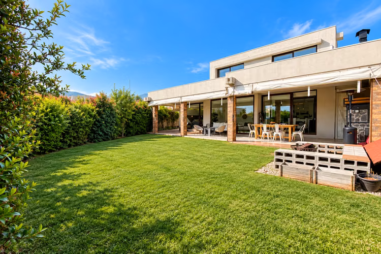 ARRIENDO ESPECTACULAR CASA PIEDRA ROJA 3D, 3B + SERVICIO + BODEGA - Imagen 16