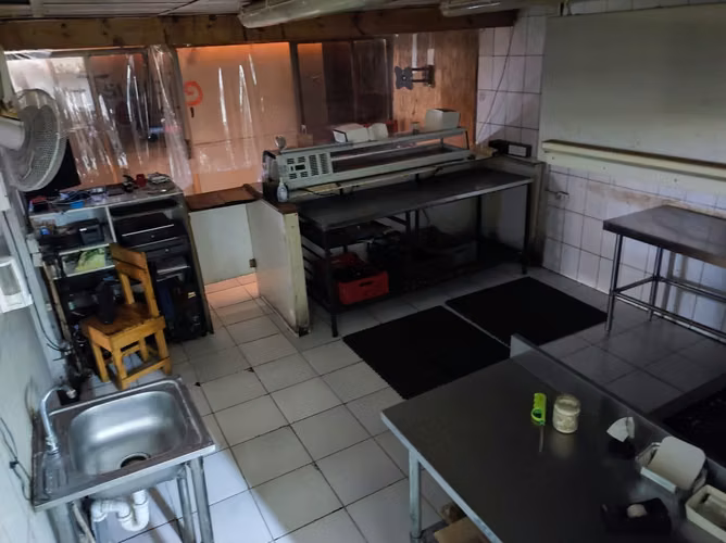 EXCELENTE OPORTUNIDAD COMERCIAL EN MAIPÚ — LOCAL EN VENTA DE 182 M²