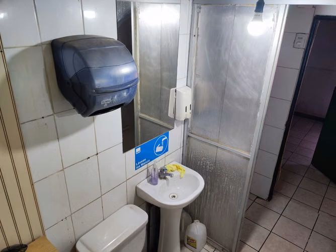 EXCELENTE OPORTUNIDAD COMERCIAL EN MAIPÚ — LOCAL EN VENTA DE 182 M²