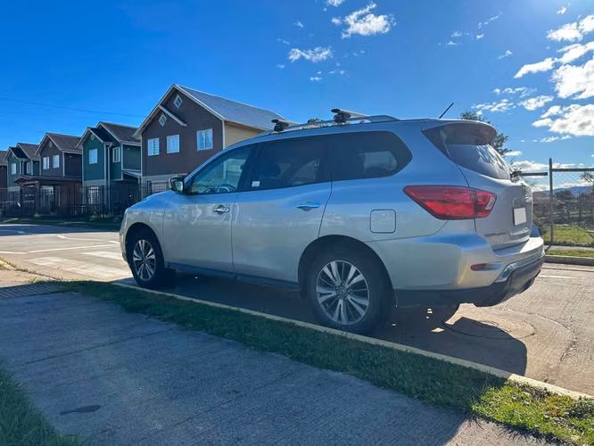 Nissan pathfinder Sense 3.5 v6 FWD