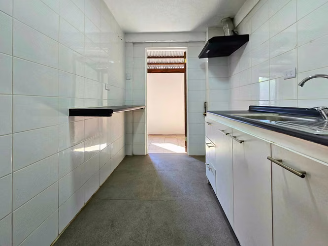 Amplia casa con gran terreno (184528) - Imagen 8