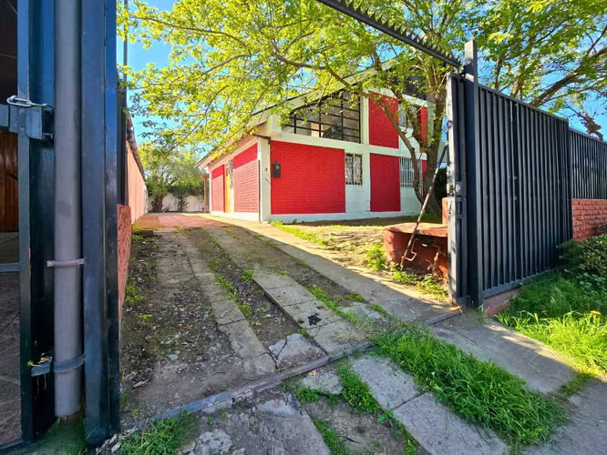 Amplia casa con gran terreno (184528) - Imagen 2