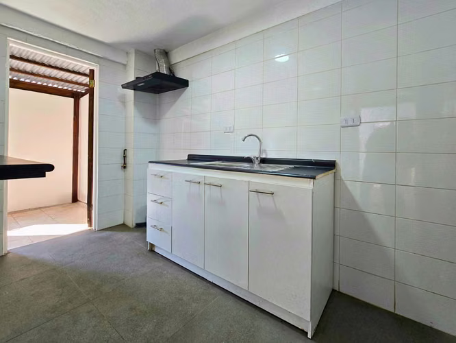 Amplia casa con gran terreno (184528) - Imagen 7