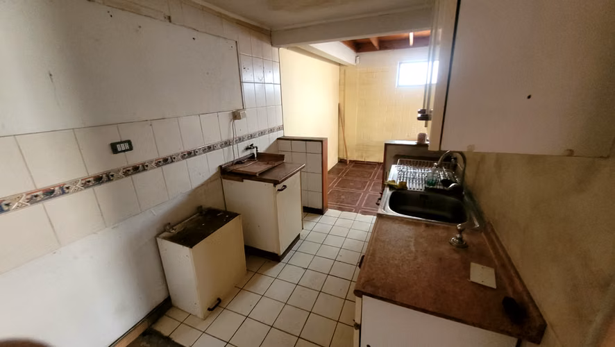 Oportunidad Comercial casa de 100 m2 más  Galpón 135 m2 - Imagen 2