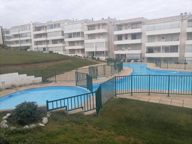 Venta departamento en el Tabo con patio