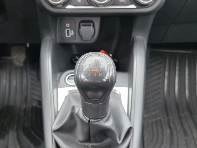 Nissan Versa 1.6 SENSE 4X2 MT 4P 2025 - Imagen 20