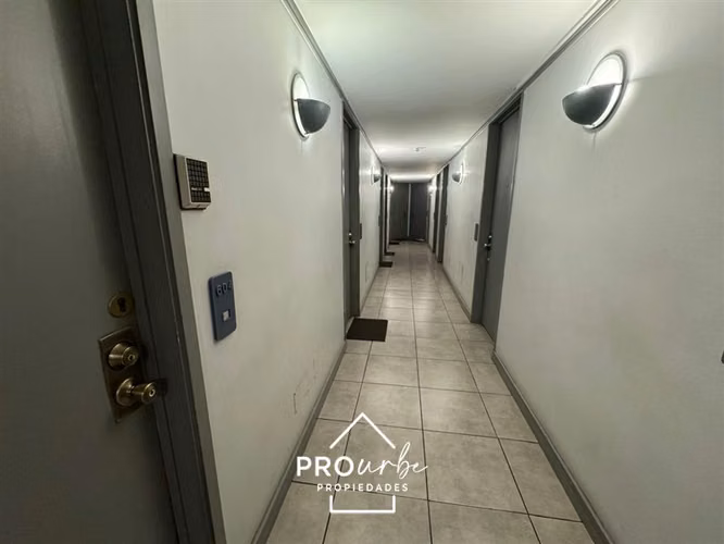 Arriendo en El Golf tranquila calle 2 cuadras de metro - Imagen 4
