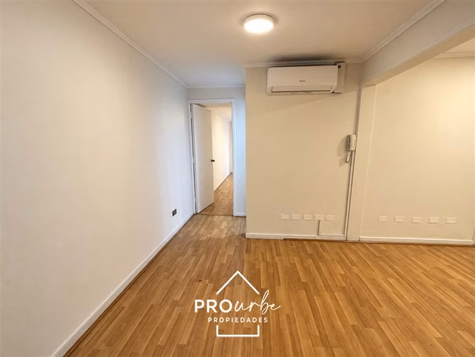 Arriendo en El Golf tranquila calle 2 cuadras de metro - Imagen 9