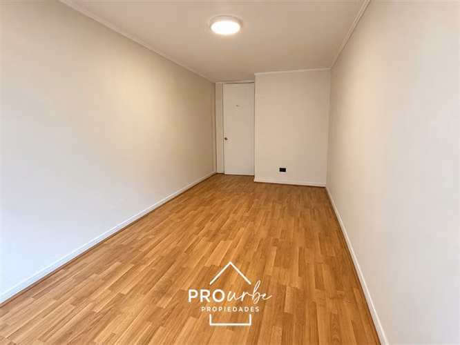 Arriendo en El Golf tranquila calle 2 cuadras de metro - Imagen 8