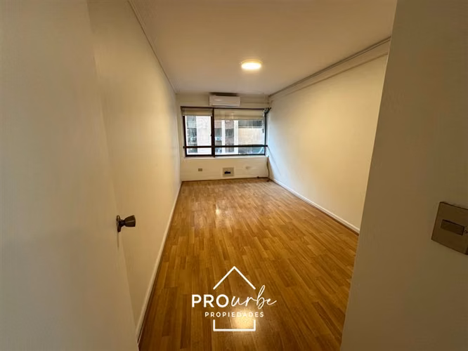 Arriendo en El Golf tranquila calle 2 cuadras de metro - Imagen 10