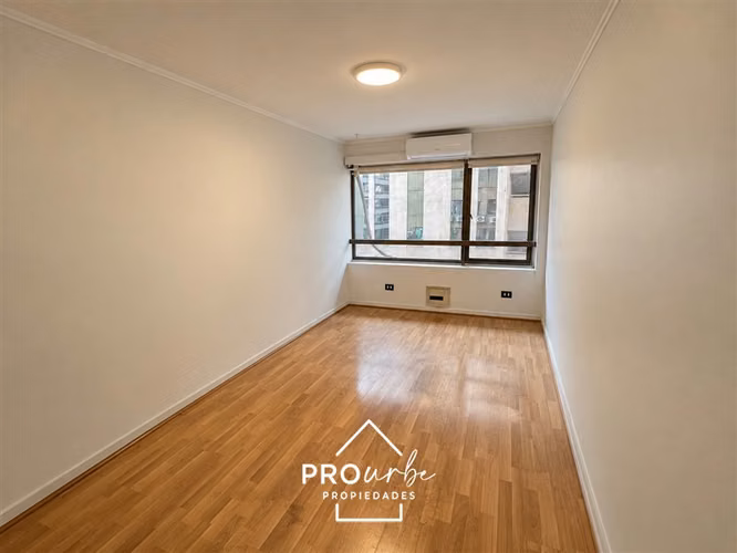 Arriendo en El Golf tranquila calle 2 cuadras de metro - Imagen 7
