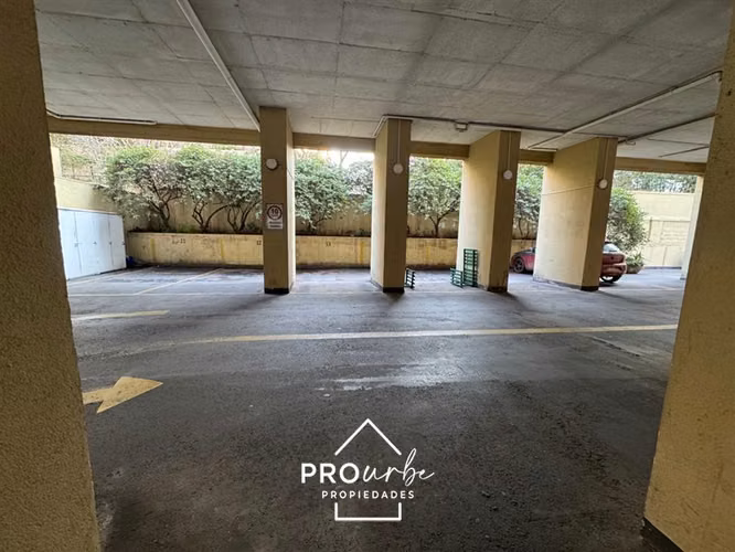 Arriendo en El Golf tranquila calle 2 cuadras de metro - Imagen 17