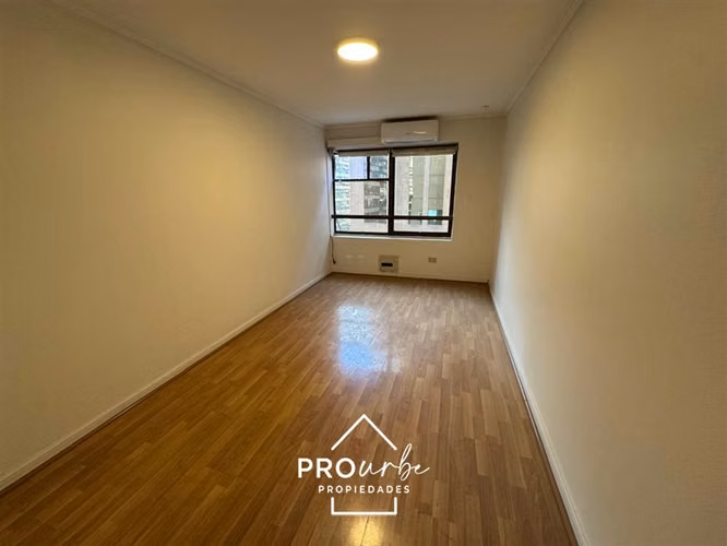 Arriendo en El Golf tranquila calle 2 cuadras de metro - Imagen 6
