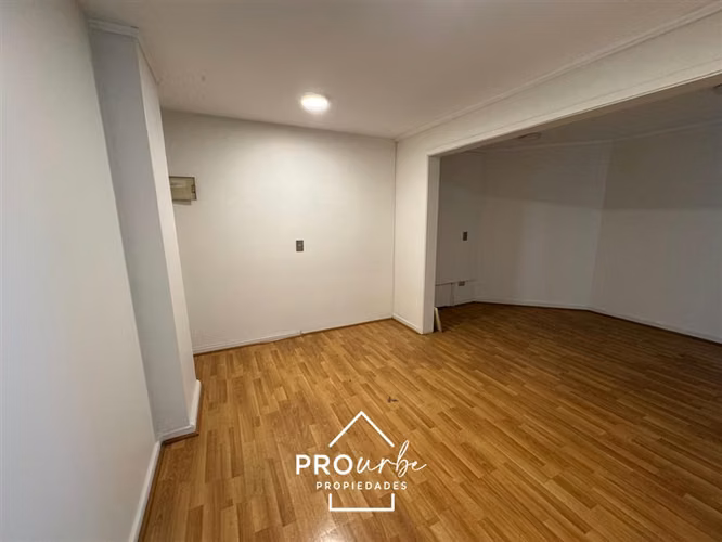 Arriendo en El Golf tranquila calle 2 cuadras de metro - Imagen 13