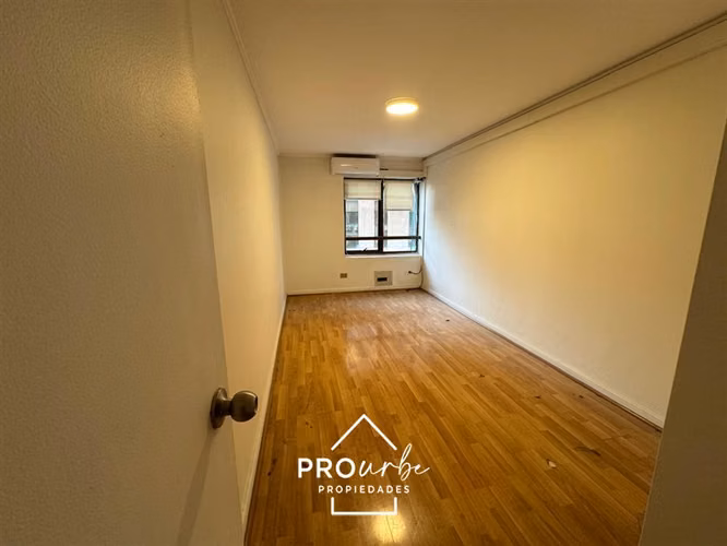 Arriendo en El Golf tranquila calle 2 cuadras de metro - Imagen 14