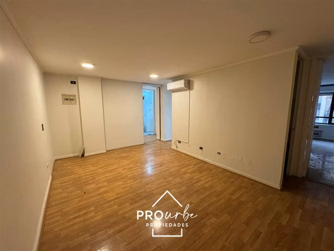 Arriendo en El Golf tranquila calle 2 cuadras de metro - Imagen 5