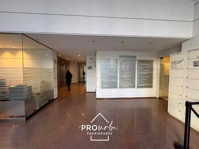 Arriendo en El Golf tranquila calle 2 cuadras de metro - Imagen 2