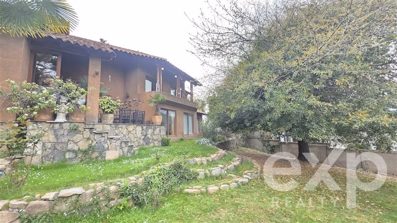 Casa en arriendo de 4 dorm. en Lo Barnechea