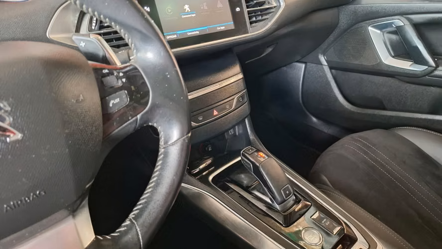 PEUGEOT 308 FELINE 1.5 T BLUE HDI AT 2019 - Imagen 18