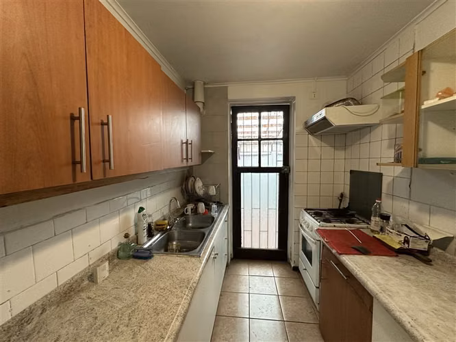 Casa en arriendo de 2 dorm. mas servicios en Macul - Imagen 6
