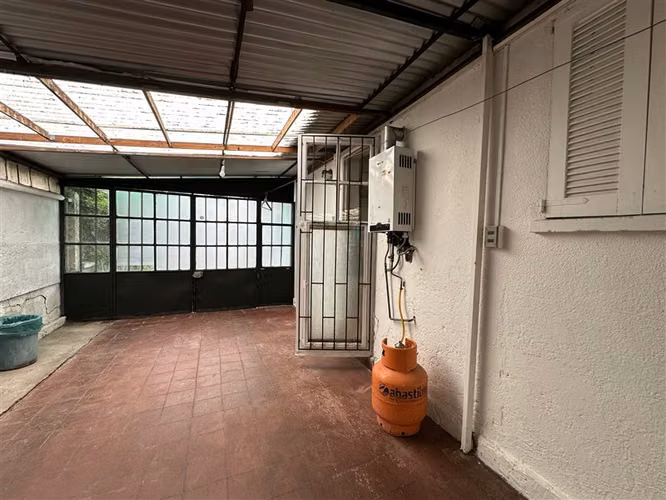 Casa en arriendo de 2 dorm. mas servicios en Macul - Imagen 27