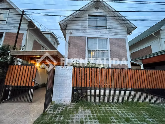 Casa en venta de 4 dorm. en Maipú