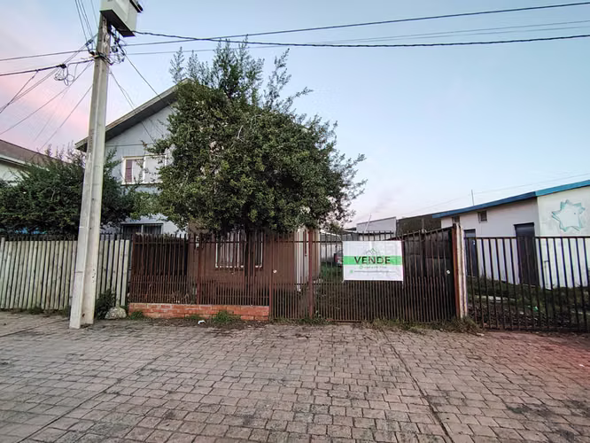 Vendo casa en Calle Baquedano-Chillán Viejo, 3 dormitorios, 1 baño