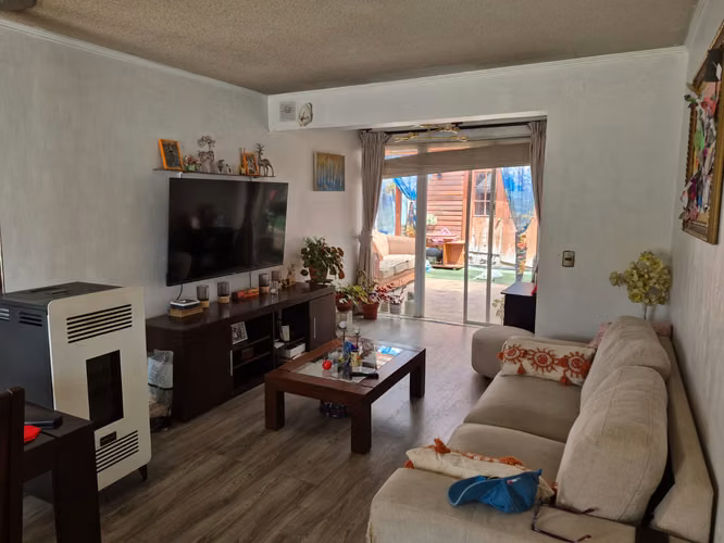 Vive en Fundo El Carmen – Casa Estratégicamente Ubicada y de Fácil Acceso