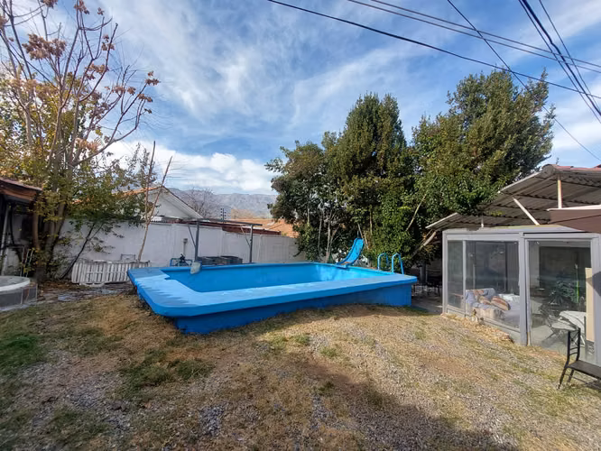 CASA EN LAS CONDES CON AMPLIO TERRENO 434 MT2 EN PLENO BARRIO DOMINICOS