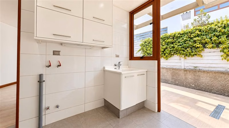 Gran Casa en Condominio 4D + Servicios + Piscina - Imagen 19