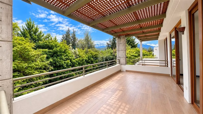 Gran Casa en Condominio 4D + Servicios + Piscina - Imagen 29