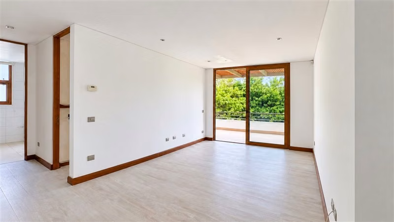 Gran Casa en Condominio 4D + Servicios + Piscina - Imagen 28