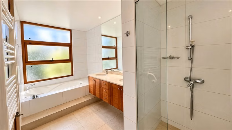 Gran Casa en Condominio 4D + Servicios + Piscina - Imagen 14