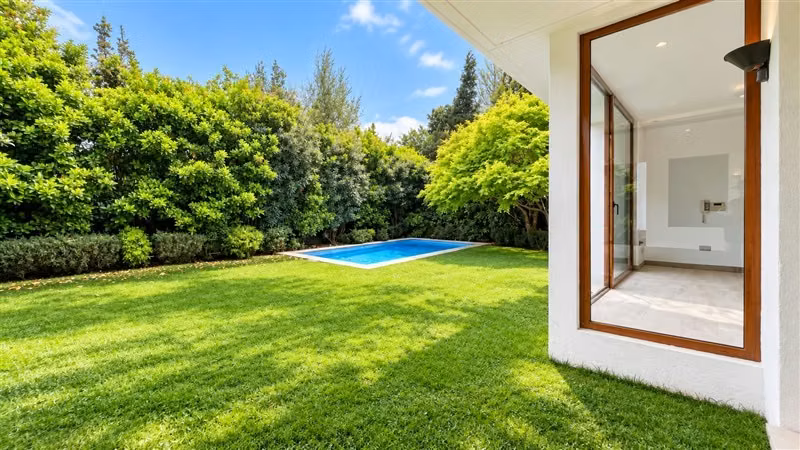 Gran Casa en Condominio 4D + Servicios + Piscina - Imagen 8
