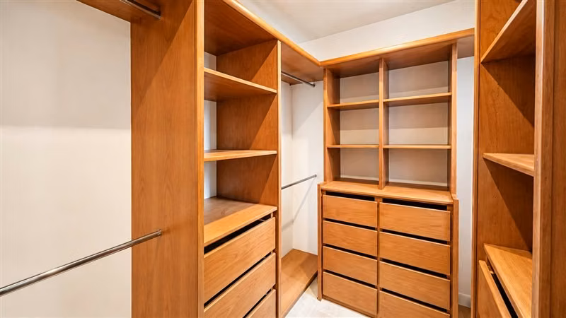 Gran Casa en Condominio 4D + Servicios + Piscina - Imagen 16