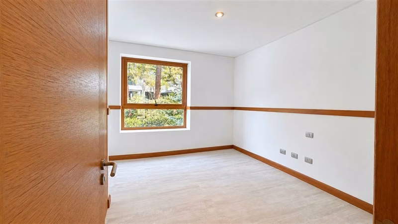 Gran Casa en Condominio 4D + Servicios + Piscina - Imagen 34