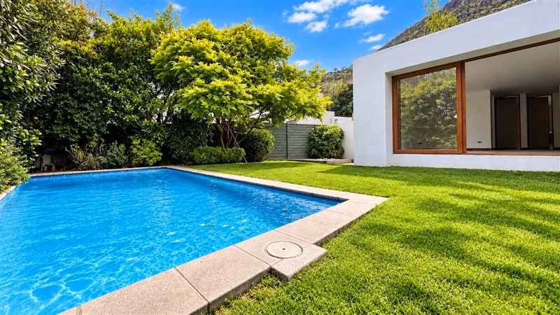 Gran Casa en Condominio 4D + Servicios + Piscina - Imagen 10
