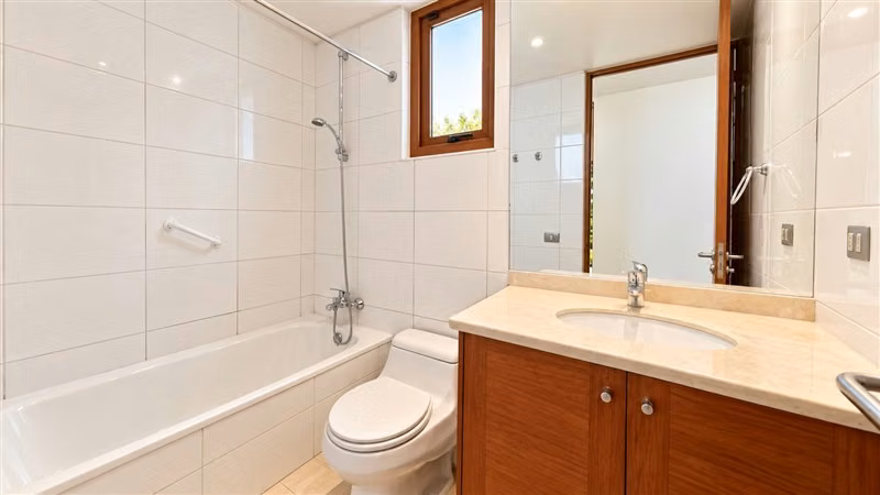 Gran Casa en Condominio 4D + Servicios + Piscina - Imagen 26
