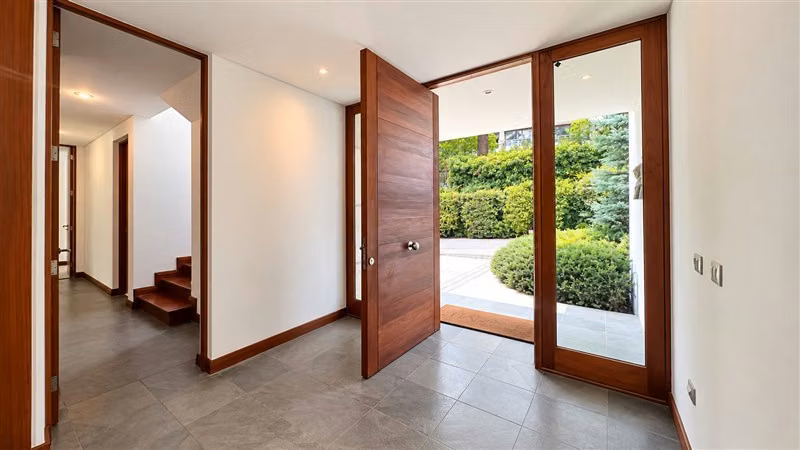 Gran Casa en Condominio 4D + Servicios + Piscina - Imagen 25