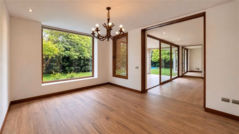 Gran Casa en Condominio 4D + Servicios + Piscina - Imagen 6