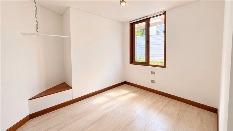 Gran Casa en Condominio 4D + Servicios + Piscina - Imagen 22