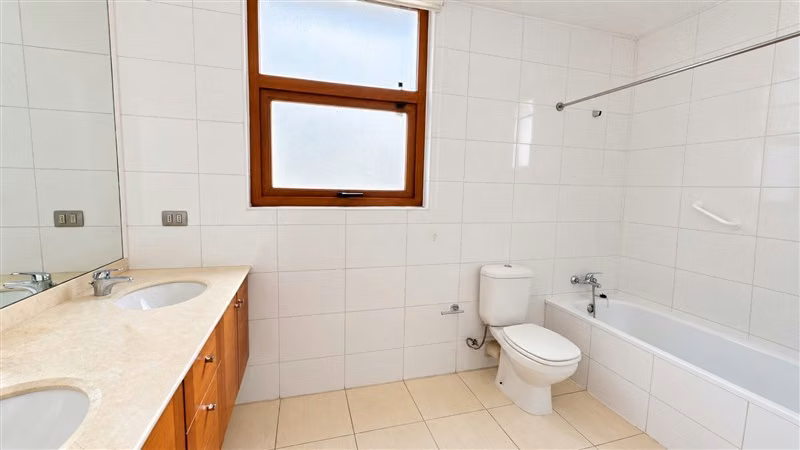 Gran Casa en Condominio 4D + Servicios + Piscina - Imagen 33